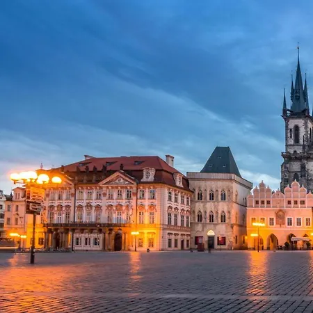Old Town Square Homes Lejlighed
